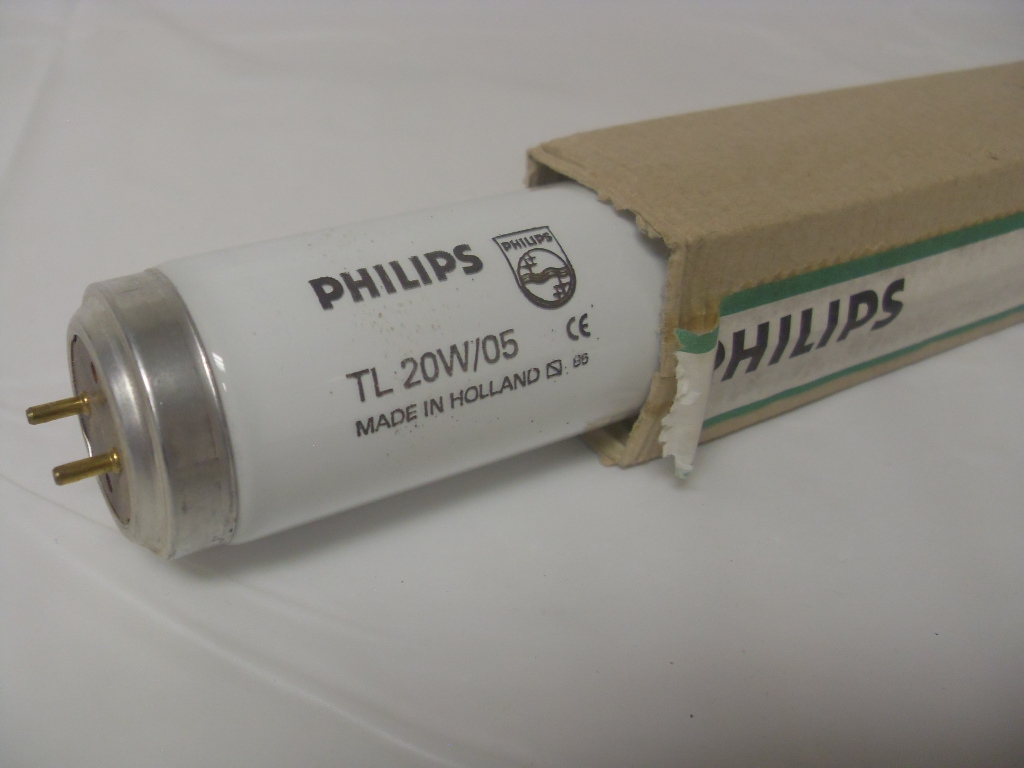 20 Watts T12 Universal Straight Bulb